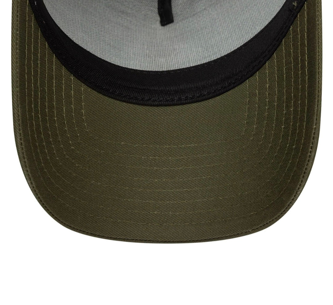 Gorra New Era Yankees 9FORTY Trucker verde oliva