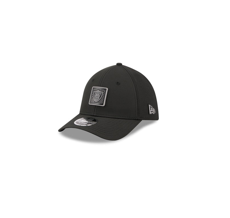 Gorra New Era 39THIRTY MC Raiders Training 2026 negra NFL