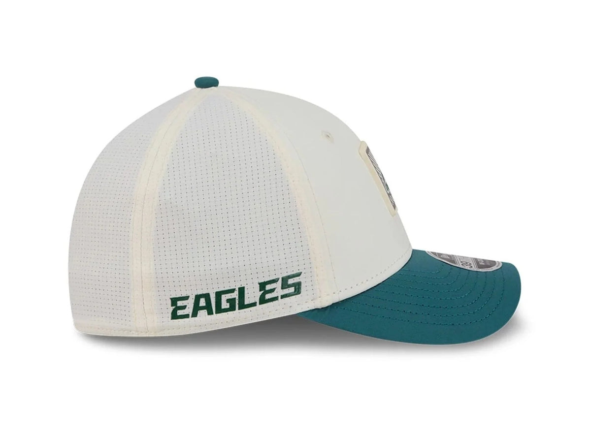 Gorra New Era 39THIRTY Philadelphia Eagles Training 2026 Blanca NFL